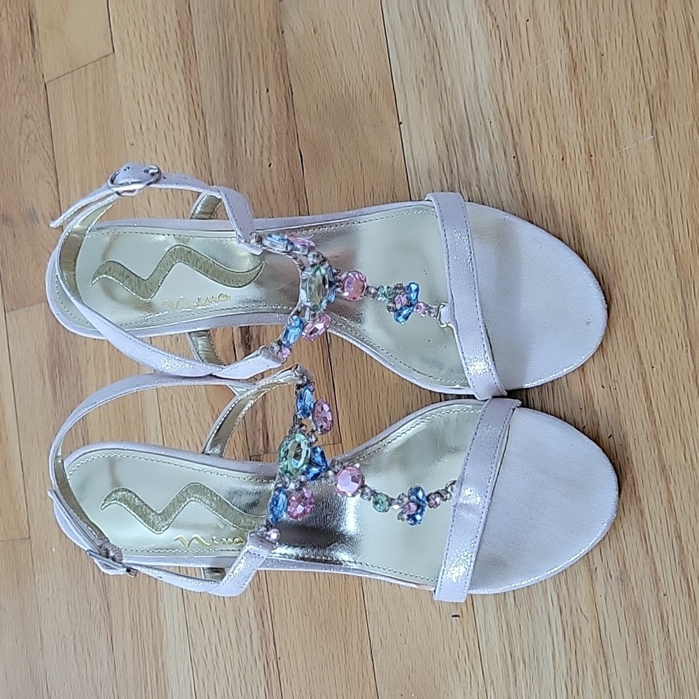 Great Condition size 8.5 by Nina light beige jeweled sandals 3.5" heel